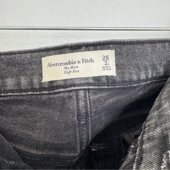 Abercrombie & Fitch High Rise Mom Jean in Black 26 2 Long - Picture 8 of 9